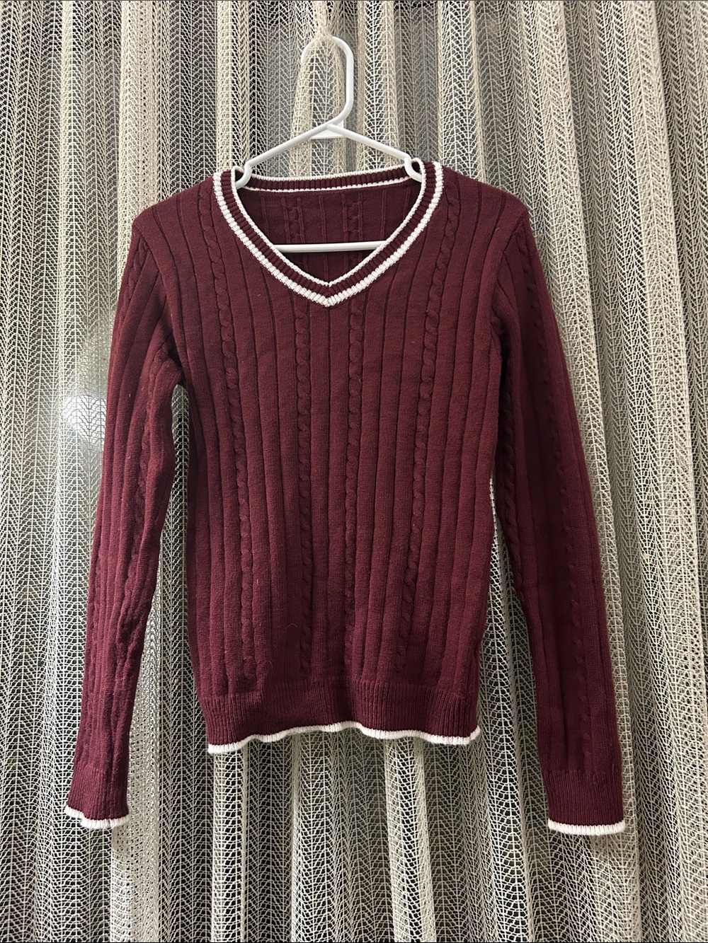 Women's V-Neck Cable Knit Sweater - Burgundy